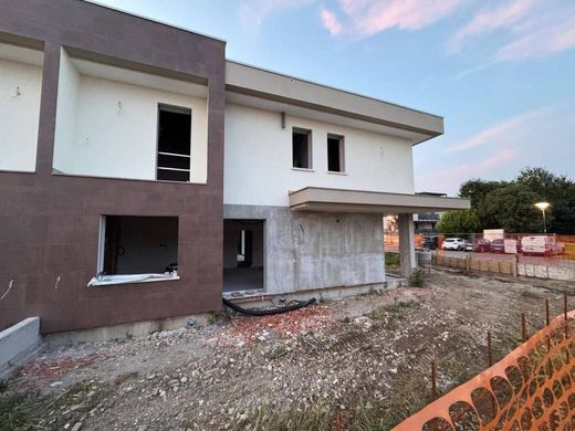 Villa - Romano di Lombardia, Bérgamo