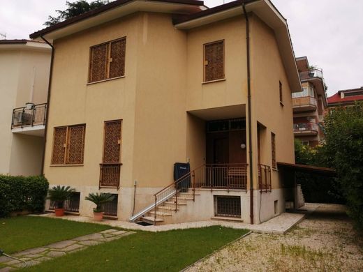Villa Roma, Lazio bölgesinde