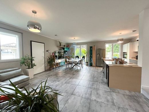 Villa in Oggiona-Santo Stefano, Provincia di Varese