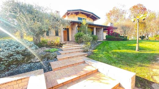 Villa in Curtatone, Province of Mantua