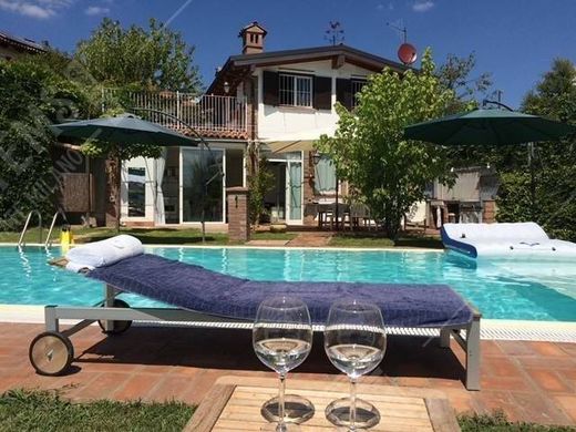 Casa de campo en Castagnole delle Lanze, Provincia di Asti