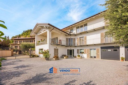 Βίλα σε Alba, Provincia di Cuneo