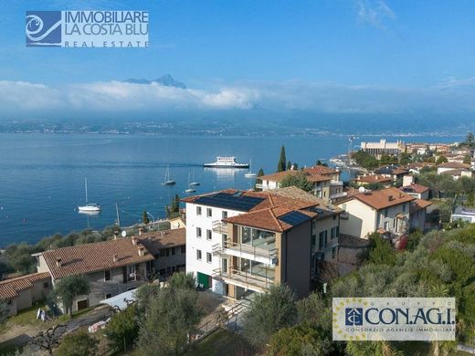 펜트하우스 / Torri del Benaco, Provincia di Verona