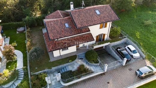 빌라 / Garbagnate Monastero, Provincia di Lecco