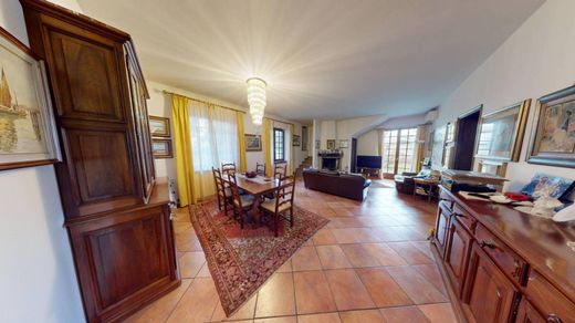 Villa in Bovisio-Masciago, Province of Monza and Brianza