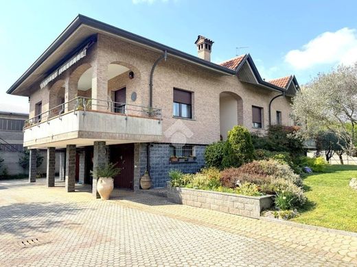 Villa a Cesate, Milano