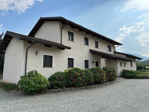 郊区住宅  Saluzzo, 库内奥省