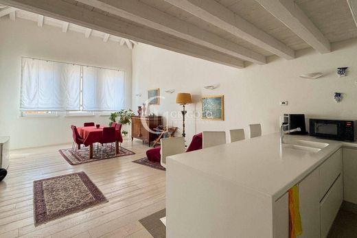 Apartment / Etagenwohnung in Treviso, Provincia di Treviso