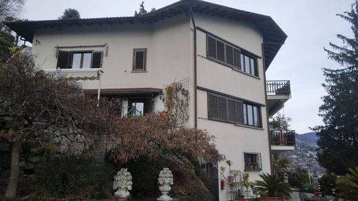 别墅  Verbania, 韦尔巴诺-库西奥-奥索拉省