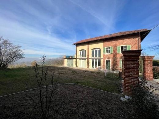 Villa a Calliano, Asti