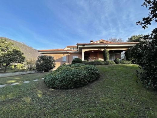 Villa - Erba, Provincia di Como