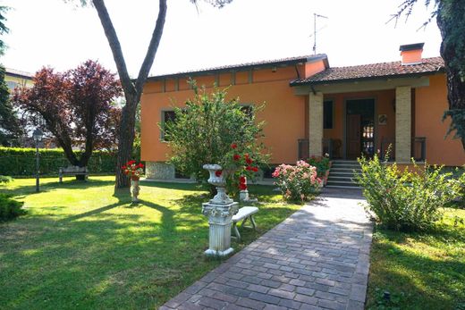 Villa in Montechiarugolo, Provincia di Parma