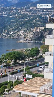 Apartment / Etagenwohnung in Maiori, Provincia di Salerno