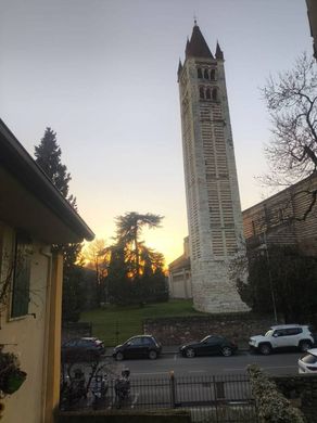 Apartment / Etagenwohnung in Verona, Provincia di Verona