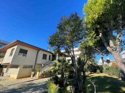 Luxus-Haus in Martinsicuro, Provincia di Teramo