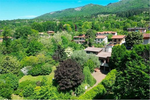 Villa in Barasso, Provincia di Varese