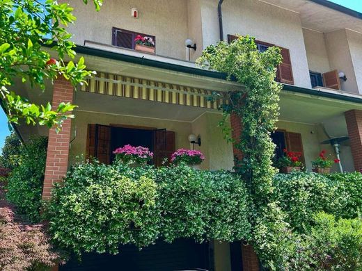 Villa in Buccinasco, Milan