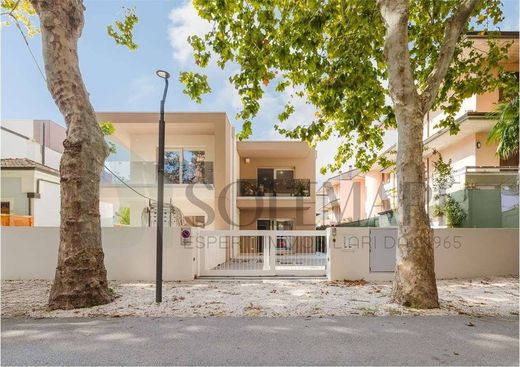 Sıralı evler Cesenatico, Forlì ilçesinde