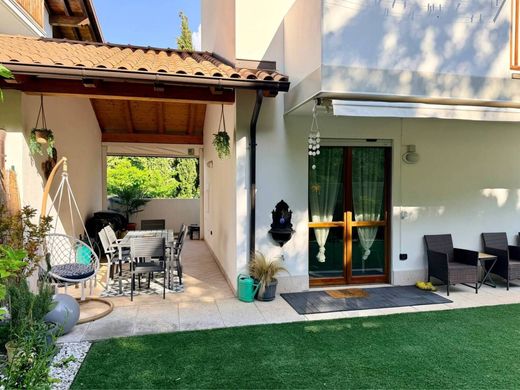 Villa - Rovereto, Provincia autonoma di Trento