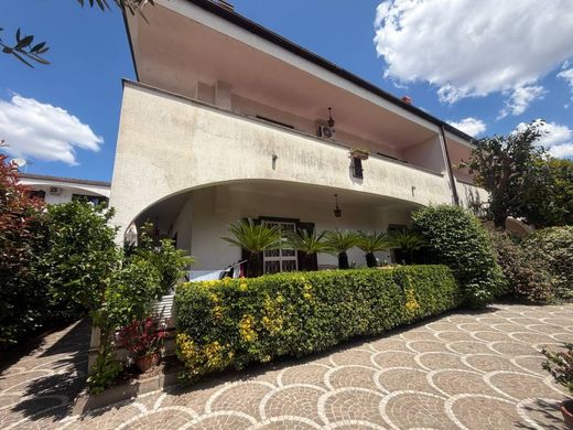 Villa en Mugnano di Napoli, Napoles