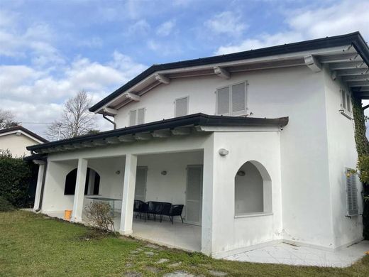 Villa in Massa, Provincia di Massa-Carrara