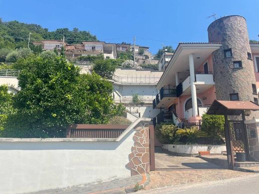 Villa a Fisciano, Salerno