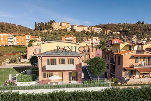 Villa Rapolano Terme, Siena ilçesinde