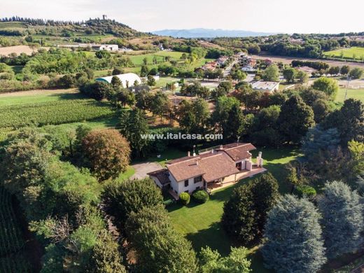 Villa in Solferino, Province of Mantua