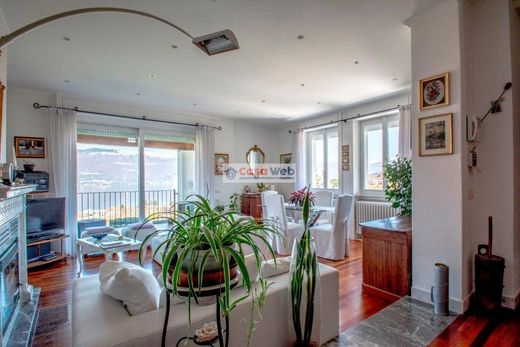 Villa Porto Valtravaglia, Varese ilçesinde