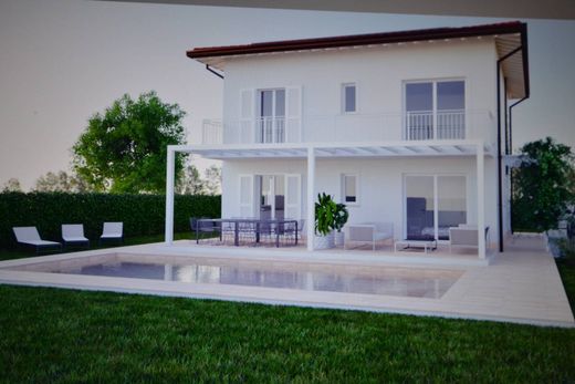 Villa a Pietrasanta, Lucca