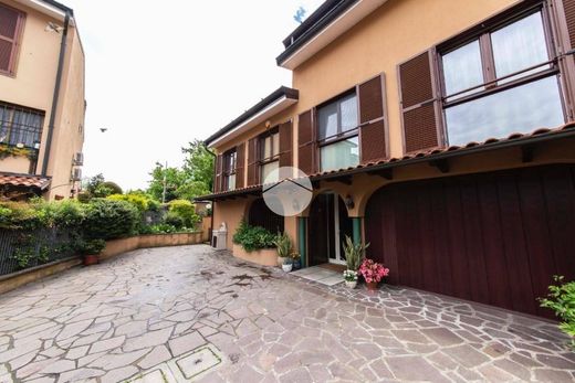 빌라 / Rozzano, Città metropolitana di Milano