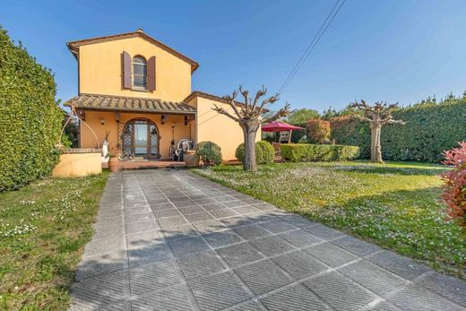Country House in Ponsacco, Pisa