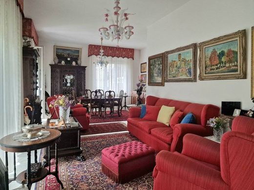 Villa en Massa, Provincia di Massa-Carrara