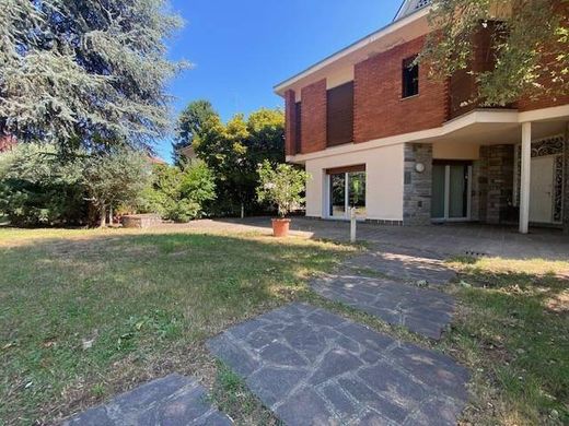 Villa in Rovellasca, Provincia di Como