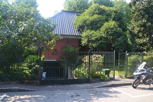 빌라 / Brugherio, Provincia di Monza e della Brianza