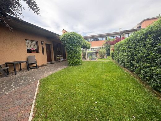 Villa a Inzago, Milano