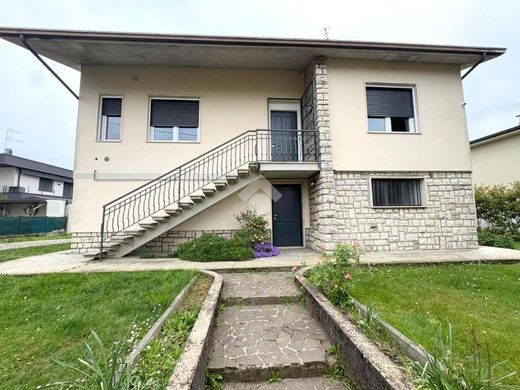 Villa in Grumello del Monte, Provincia di Bergamo