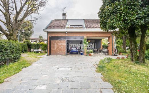 Luxury home in Cassina de' Pecchi, Milan