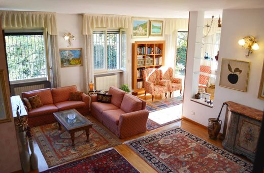 别墅  Lucino-Rodano, 米兰省