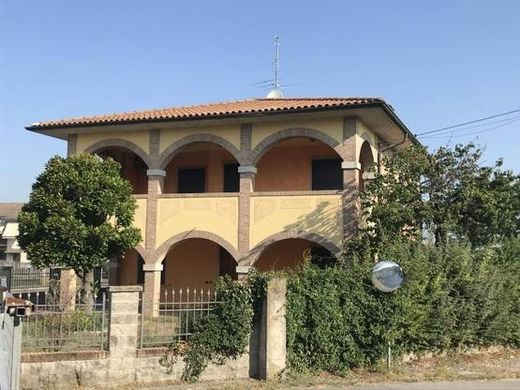 Villa in Pandino, Provincia di Cremona
