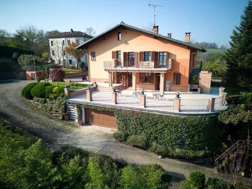 Casa di lusso a Ferrere, Asti