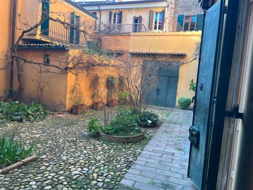 Appartamento a Bologna, Emilia-Romagna