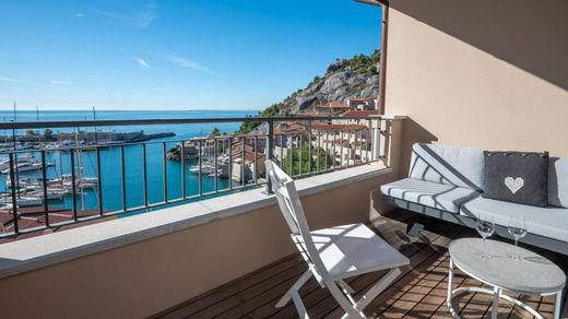 ﺷﻘﺔ ﻓﻲ Aurisina, Trieste