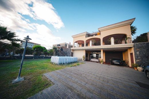Villa a San Giovanni la Punta, Catania
