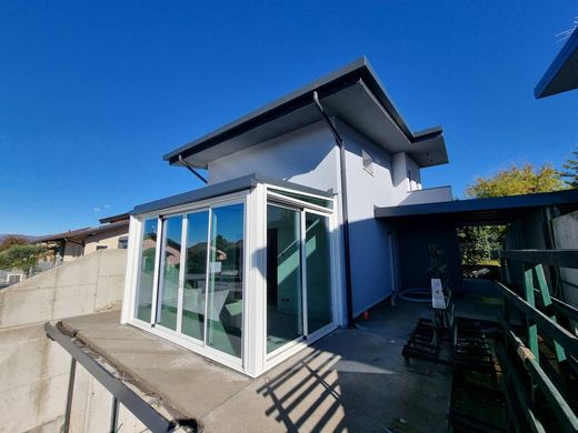 Villa Monticello Brianza, Lecco ilçesinde