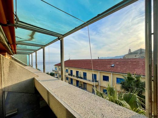 阁楼  Pietra Ligure, 萨沃纳省