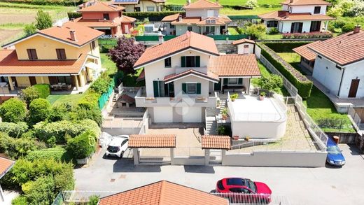 빌라 / Bollengo, Torino