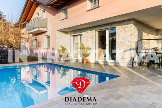 Villa in Jerago Con Orago, Provincia di Varese