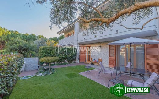 Villetta a Schiera a Pero, Milano