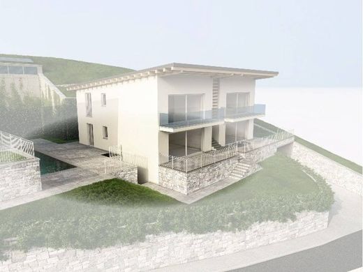 Apartment / Etagenwohnung in Vercana, Provincia di Como